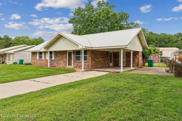 202 Hunter Drive, Ocean Springs, MS 39564