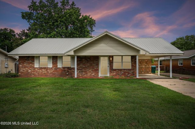 202 Hunter Drive, Ocean Springs, MS 39564