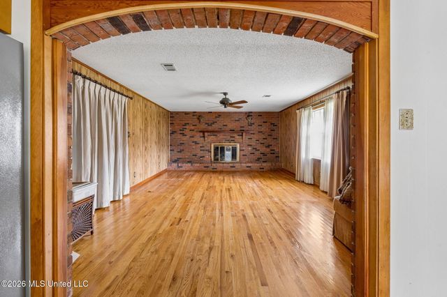 202 Hunter Drive, Ocean Springs, MS 39564