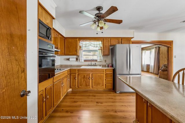 202 Hunter Drive, Ocean Springs, MS 39564