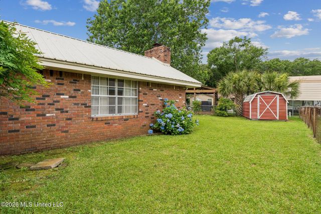 202 Hunter Drive, Ocean Springs, MS 39564