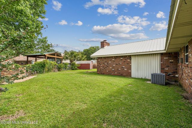 202 Hunter Drive, Ocean Springs, MS 39564