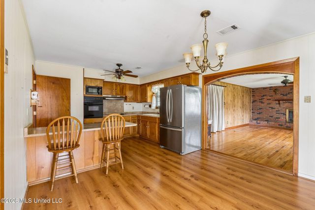 202 Hunter Drive, Ocean Springs, MS 39564