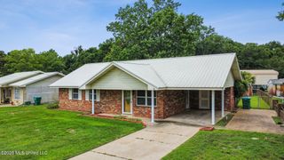 202 Hunter Drive, Ocean Springs, MS 39564