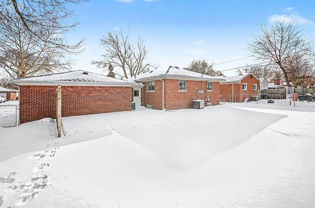 20835 Ardmore Park Drive, Saint Clair Shores, MI 48081