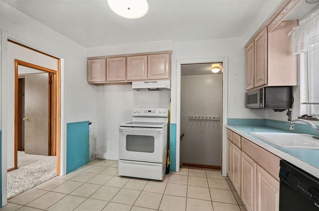 20835 Ardmore Park Drive, Saint Clair Shores, MI 48081