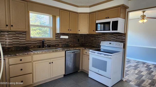 3013 S Woodland, Radcliff, KY 40160