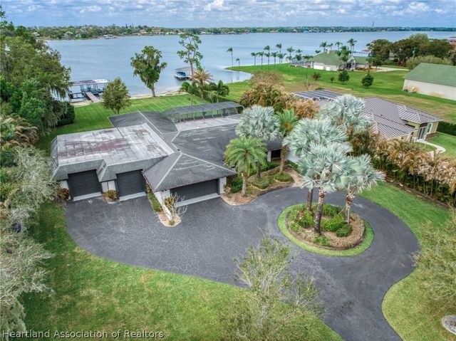 573 Holmes Avenue, Lake Placid, FL 33852
