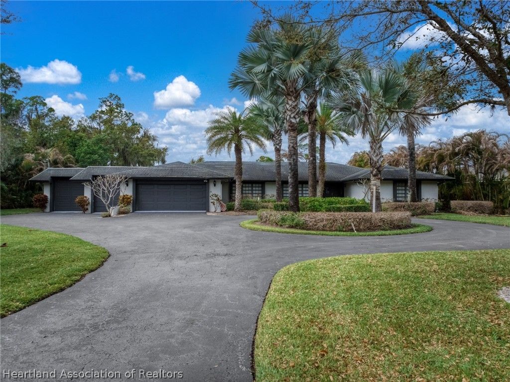 573 Holmes Avenue, Lake Placid, FL 33852