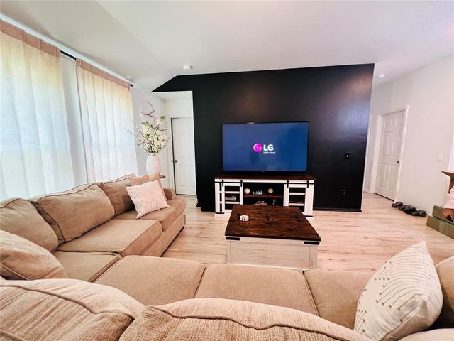 11428 SW 12th Street, Yukon, OK 73099