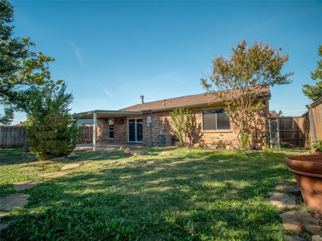 5525 Rearn Drive, The Colony, TX 75056