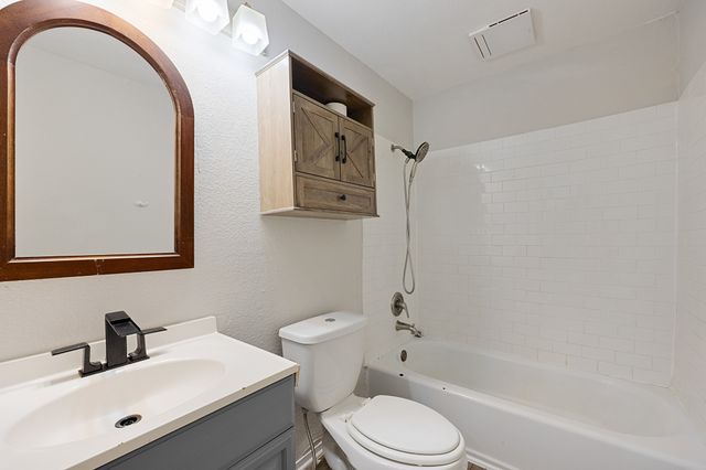 120 Garner Drive, Mabank, TX 75156