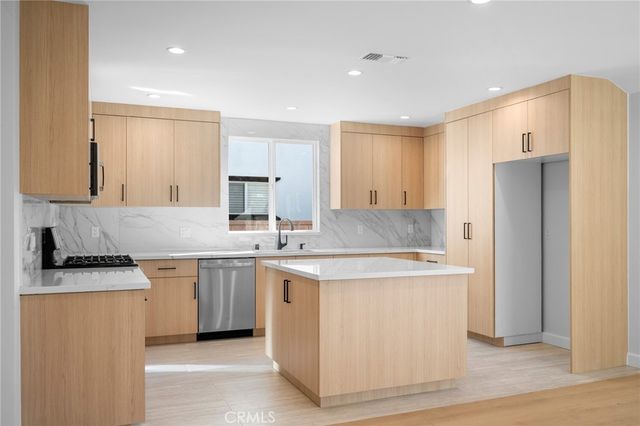 16057 Knapp, North Hills, CA 91343