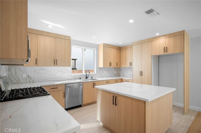 16057 Knapp, North Hills, CA 91343