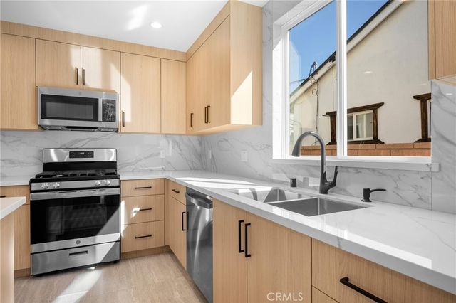 16057 Knapp, North Hills, CA 91343