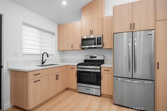 16057 Knapp, North Hills, CA 91343