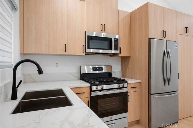 16057 Knapp, North Hills, CA 91343