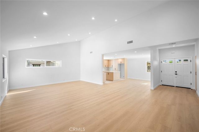 16057 Knapp, North Hills, CA 91343