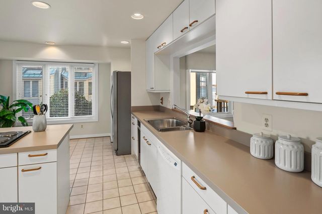 2215 CHESAPEAKE HARBOUR DR E, Annapolis, MD 21403