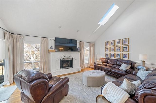 448 Point Drive, Lee's Summit, MO 64064