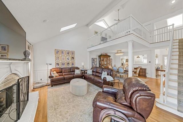 448 Point Drive, Lee's Summit, MO 64064