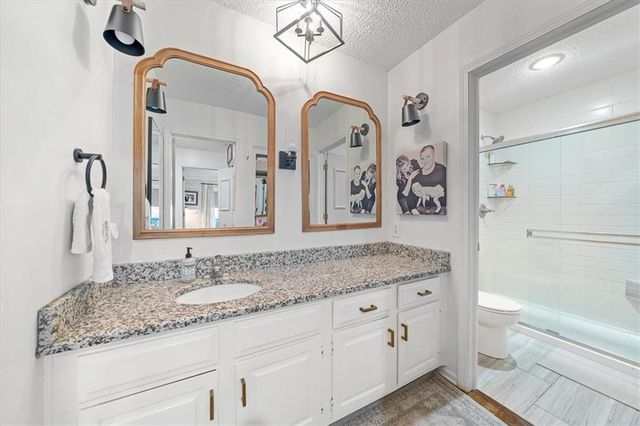 448 Point Drive, Lee's Summit, MO 64064