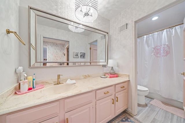 448 Point Drive, Lee's Summit, MO 64064