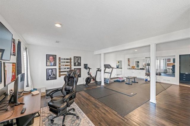 448 Point Drive, Lee's Summit, MO 64064