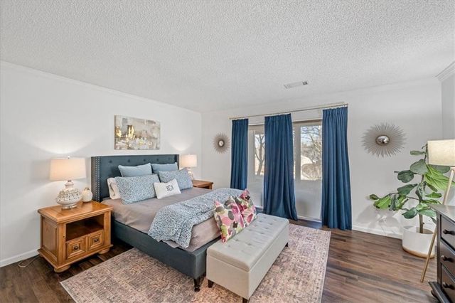 448 Point Drive, Lee's Summit, MO 64064