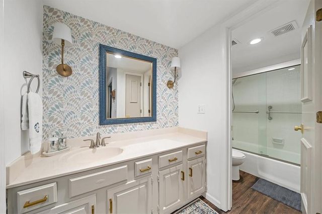 448 Point Drive, Lee's Summit, MO 64064