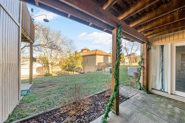 448 Point Drive, Lee's Summit, MO 64064