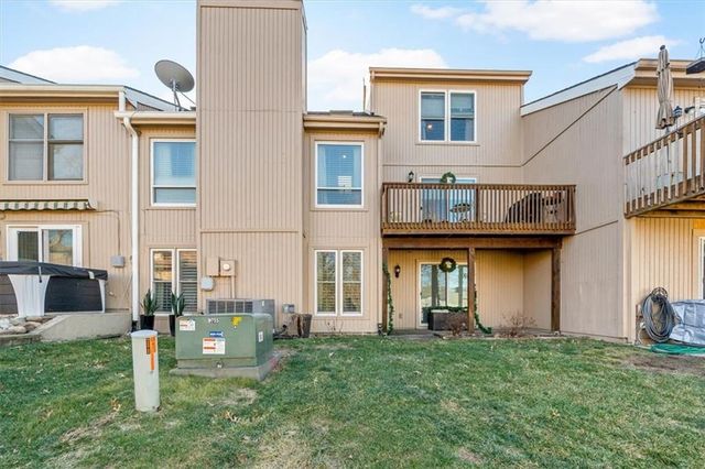 448 Point Drive, Lee's Summit, MO 64064