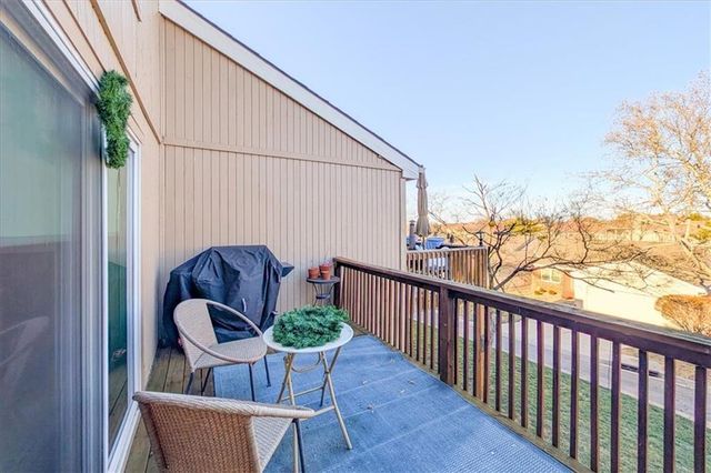 448 Point Drive, Lee's Summit, MO 64064