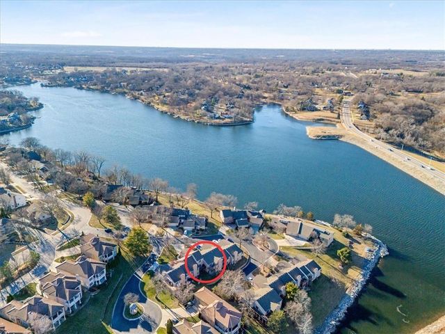 448 Point Drive, Lee's Summit, MO 64064