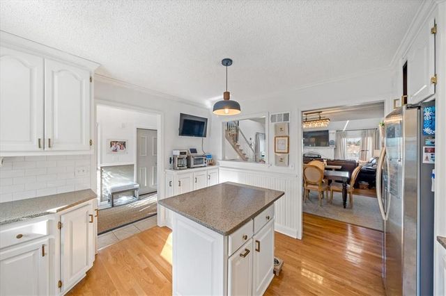 448 Point Drive, Lee's Summit, MO 64064