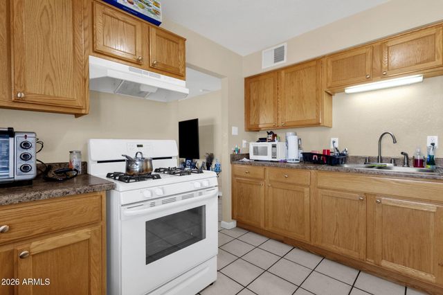 833 E ALICE Avenue, Phoenix, AZ 85020