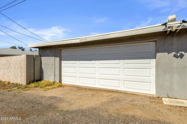 833 E ALICE Avenue, Phoenix, AZ 85020