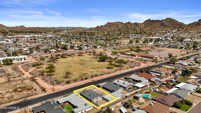 833 E ALICE Avenue, Phoenix, AZ 85020