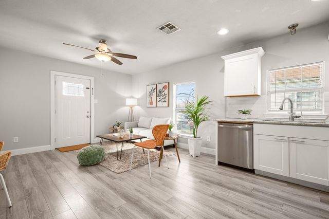 918 W 3rd ST, Taylor, TX 76574