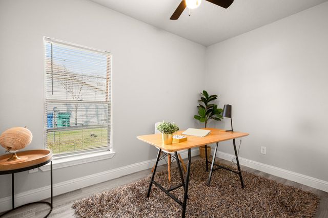 918 W 3rd ST, Taylor, TX 76574