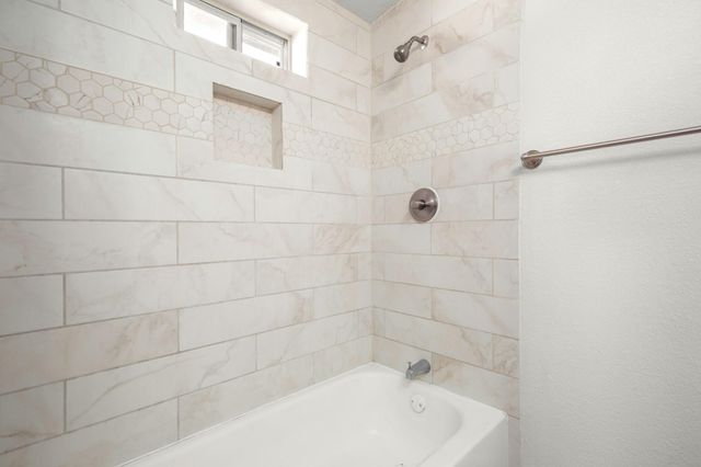 918 W 3rd ST, Taylor, TX 76574