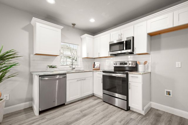 918 W 3rd ST, Taylor, TX 76574