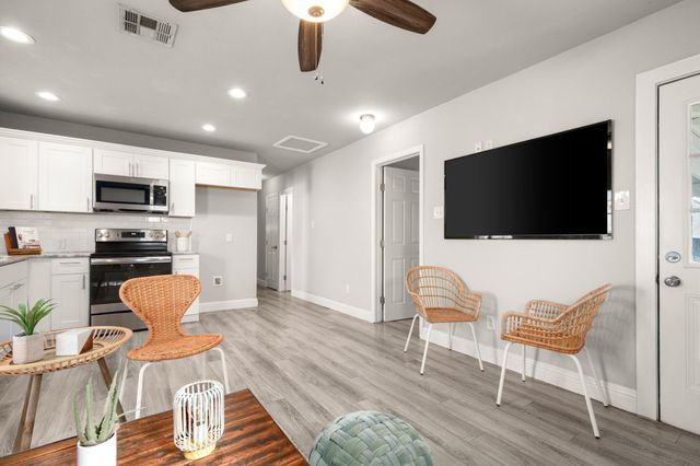 918 W 3rd ST, Taylor, TX 76574