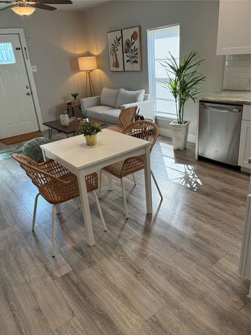 918 W 3rd ST, Taylor, TX 76574