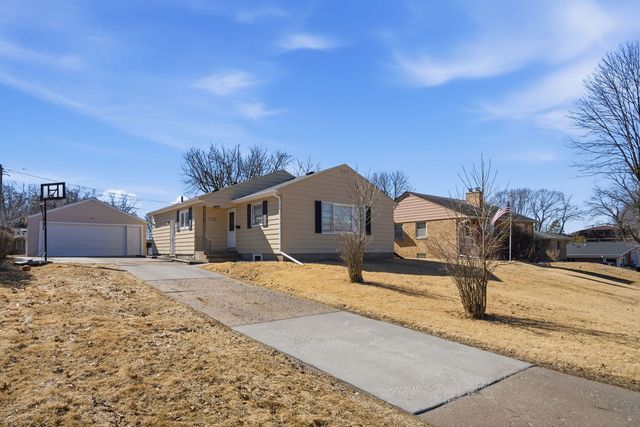 2550 26th Street, Rock Island, IL 61201