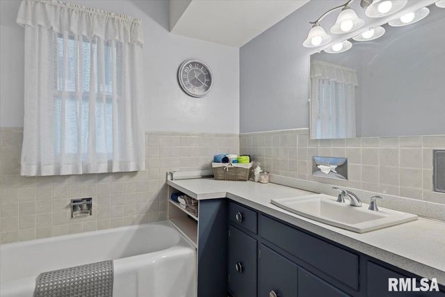 121 CITY Place, Jacksonville, IL 62650