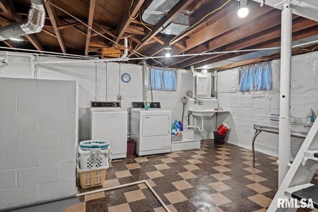 121 CITY Place, Jacksonville, IL 62650