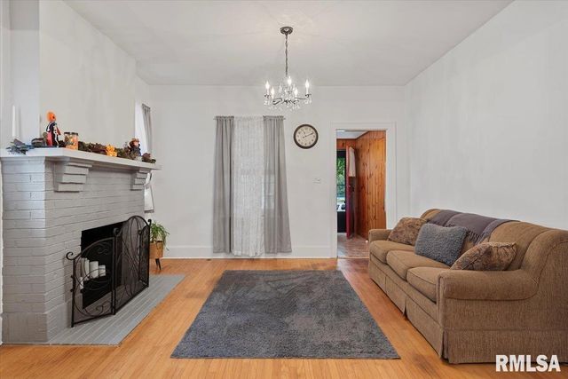 121 CITY Place, Jacksonville, IL 62650