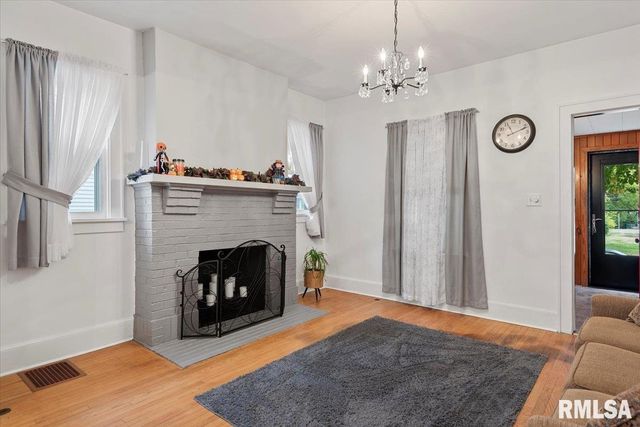 121 CITY Place, Jacksonville, IL 62650