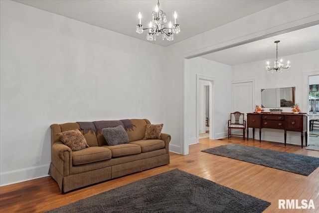 121 CITY Place, Jacksonville, IL 62650